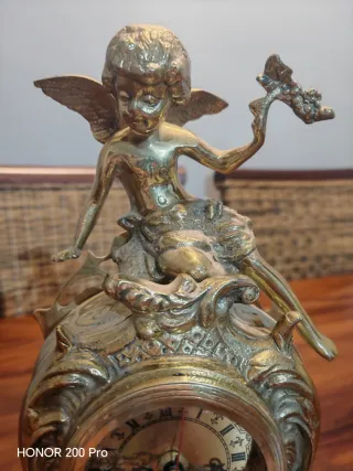 Reloj de sobremesa antiguo de bronce