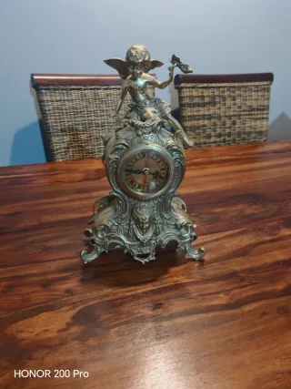 Reloj de sobremesa antiguo de bronce