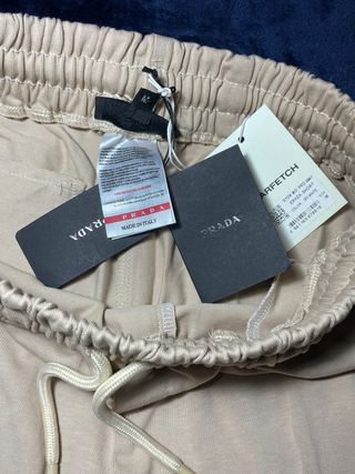 Conjunto Prada Camiseta y Pantalón Corto Beige