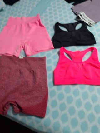 Conjunto deportivo shorts y top
