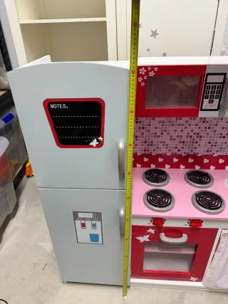 Cocinita de juguete rosa y gris