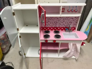 Cocinita de juguete rosa y gris