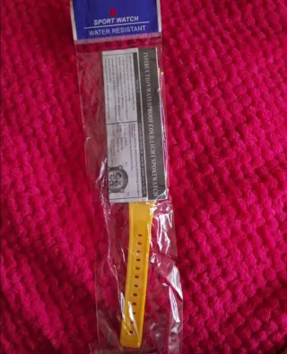 Reloj digital silicona en amarillo unisex