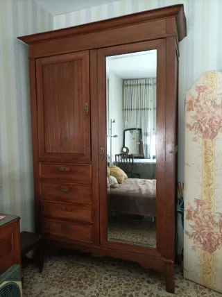 Armario madera principios s.XX con espejo