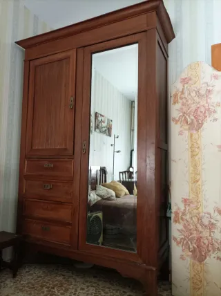 Armario madera principios s.XX con espejo