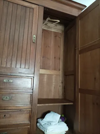 Armario madera principios s.XX con espejo