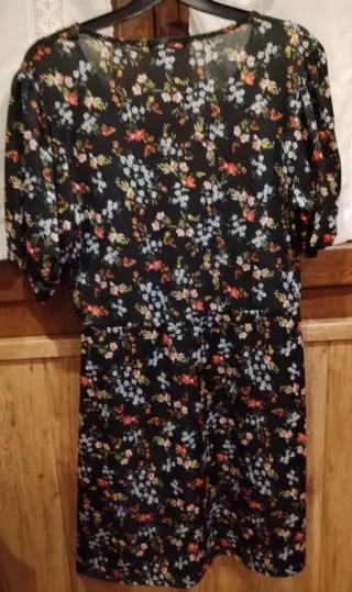Vestido negro estampado flores Inside