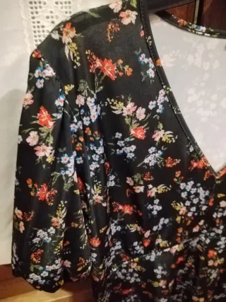 Vestido negro estampado flores Inside