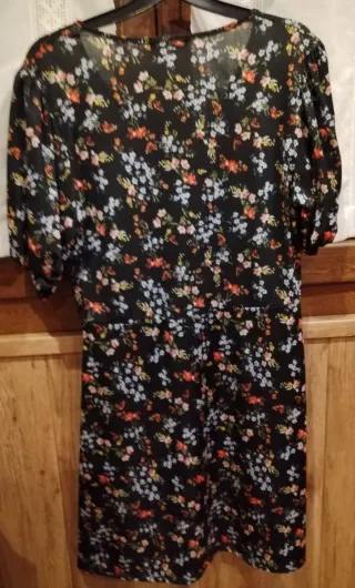 Vestido negro estampado flores Inside