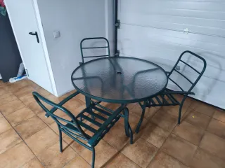 Mesa de patio redonda con 3 sillas