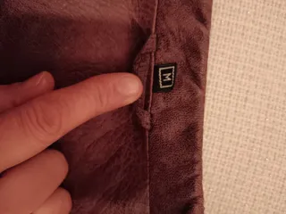 Cazadora de piel color marrón burdeos