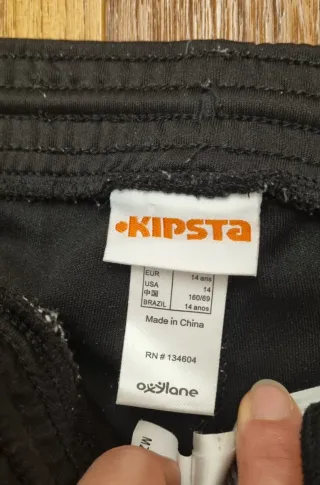 Pantaloni sportivi neri con protezioni