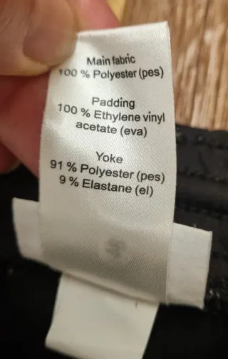 Pantaloni sportivi neri con protezioni