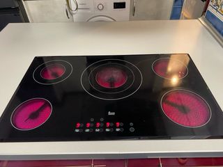 Placa vitrocerámica + encimera de isla gris