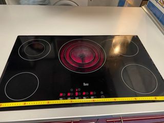 Placa vitrocerámica + encimera de isla gris