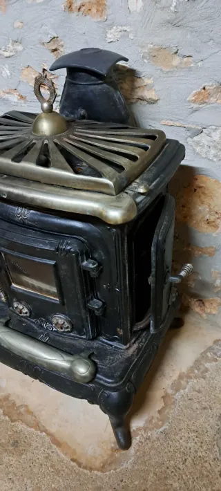 Chimenea Salamandra Negra y Dorada