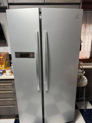 Nevera americana Indesit