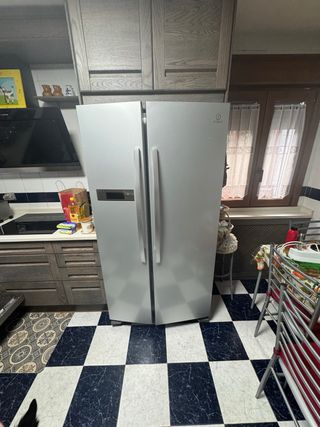 Nevera americana Indesit