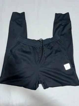 Pantalón negro hombre