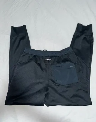 Pantalón negro hombre