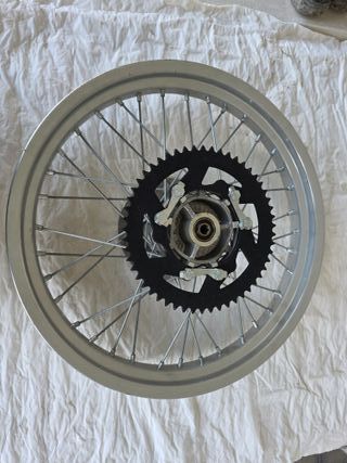 LLANTA TRASERA COMPLETA ORIGINAL DERBI SENDA