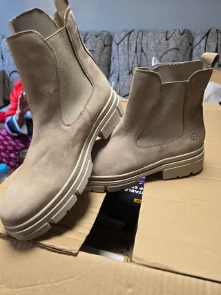 Botas altas de piel Tamaris beige