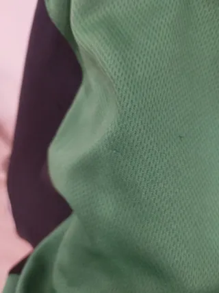 Camiseta Karl Kani Roja y Verde Botones