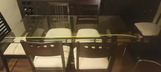 Mesa de cristal y metal para salón