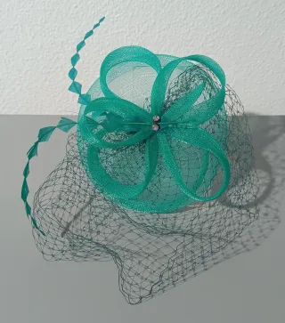 Tocado señora eventos verde