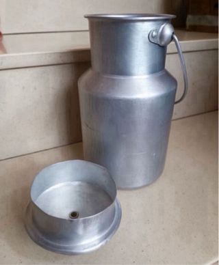 Lechera de aluminio antigua