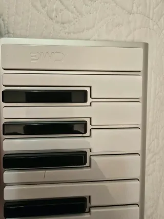 Teclado Xkey con funda y cables