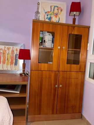 Mueble de salón madera y cristal