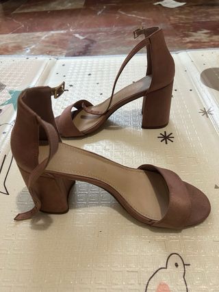 Zapatos de tacón coral talla 39. Usados dos veces.