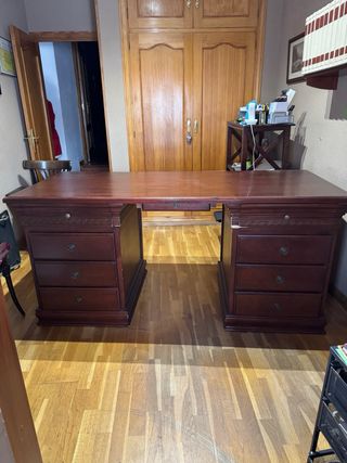 Escritorio de madera maciza estilo clásico