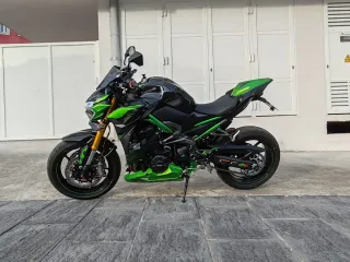 Kawasaki Z900 Verde Negra