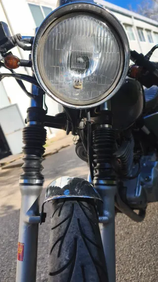 Moto Suzuki Tu 250cc estilo café racer