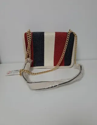 Bolso de hombro nuevo con etiquetas