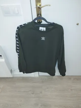 Sudadera Adidas verde oliva con logo