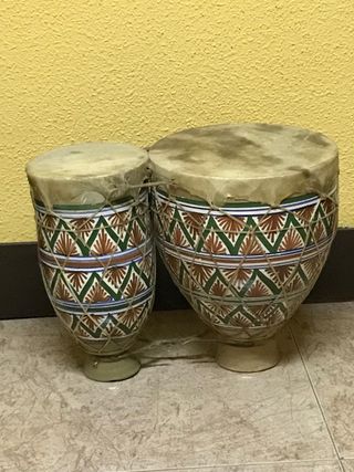 Duo di tamburi africani in ceramica