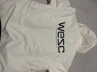 Cazadora WESC con capucha