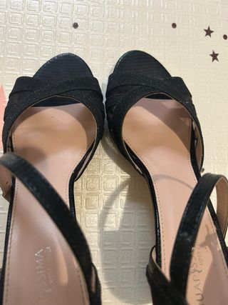 Zapatos de tacón negros con brillo. Usados una vez