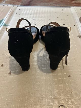 Zapatos de tacón negros con brillo. Usados una vez