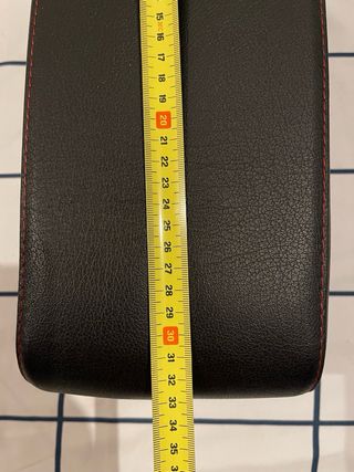 Reposabrazos con USB y portavasos