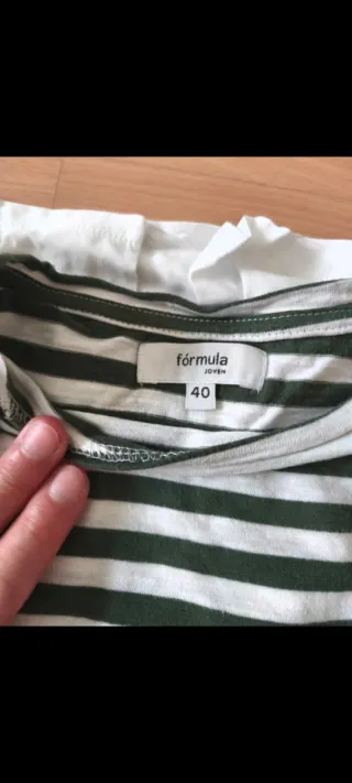 Camiseta verde y blanca a rayas