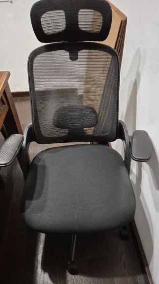 Silla de oficina ergonómica negra