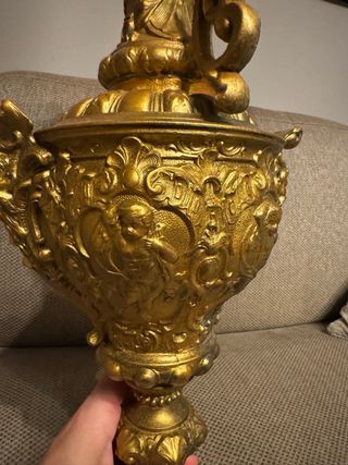 Anfora antiga dourada