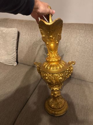 Anfora antiga dourada