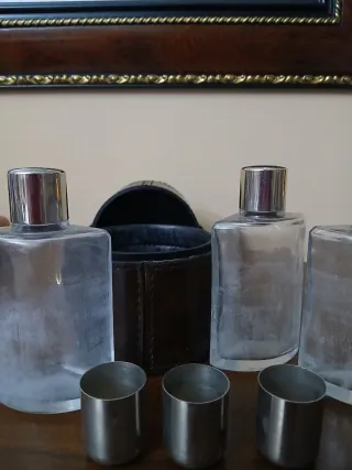 Mini bar portatile vintage in pelle