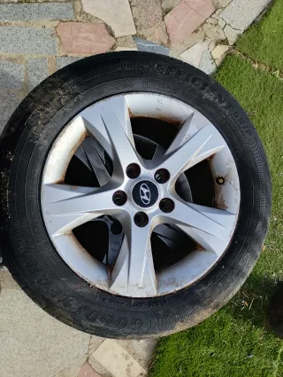 Se venden 4 Llantas de aluminio Hyundai i40 205/60