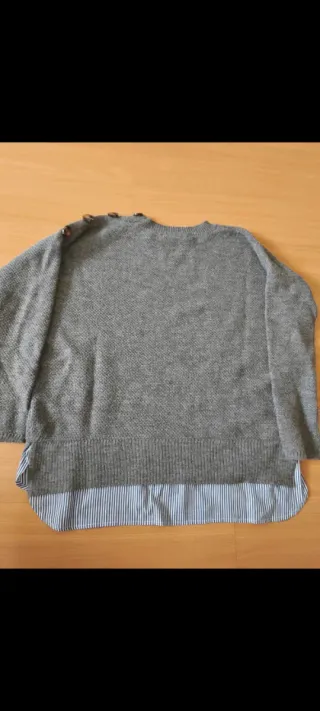 Jersey gris con botones